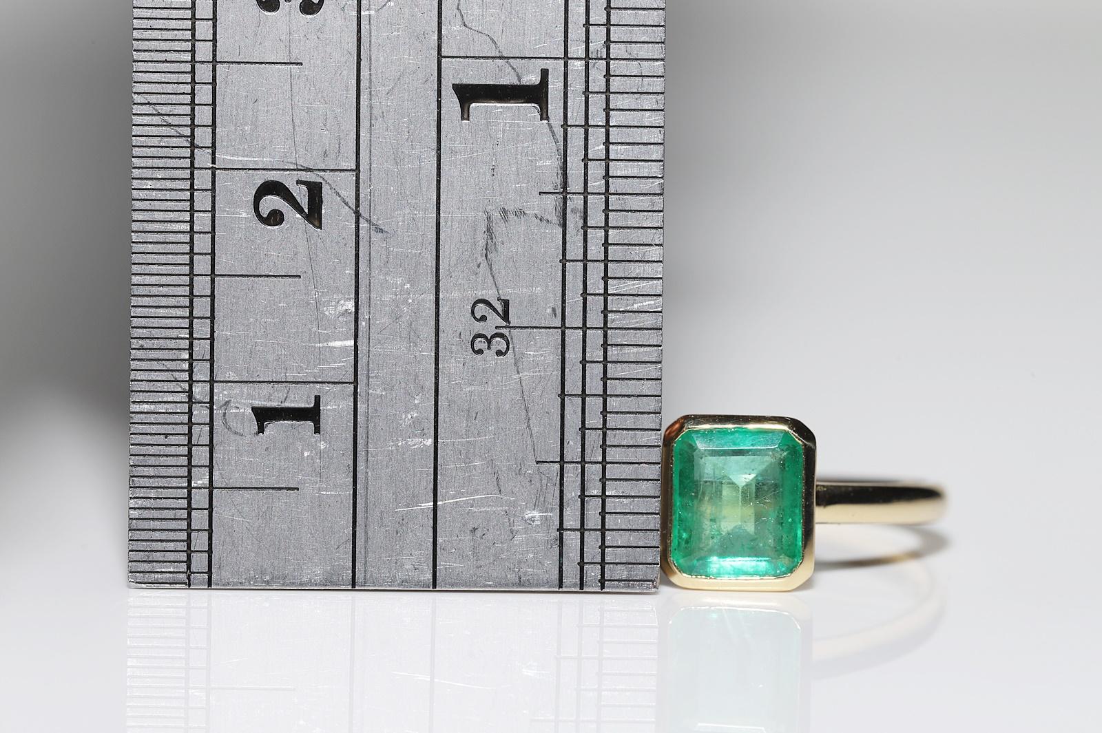 Neu Hergestellter 18 Karat Gold Natürlicher kolumbianischer Smaragd Dekorierter Verlobungsring Solitär 3