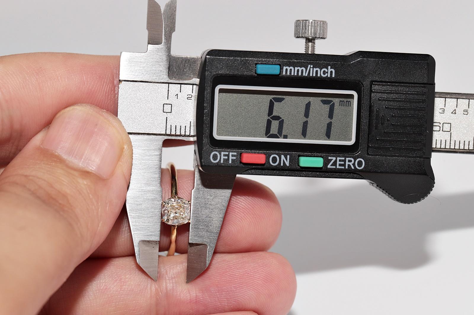 New Made 18k Gold natürlichen Kissenschliff Diamant dekoriert Solitär-Ring im Angebot 7