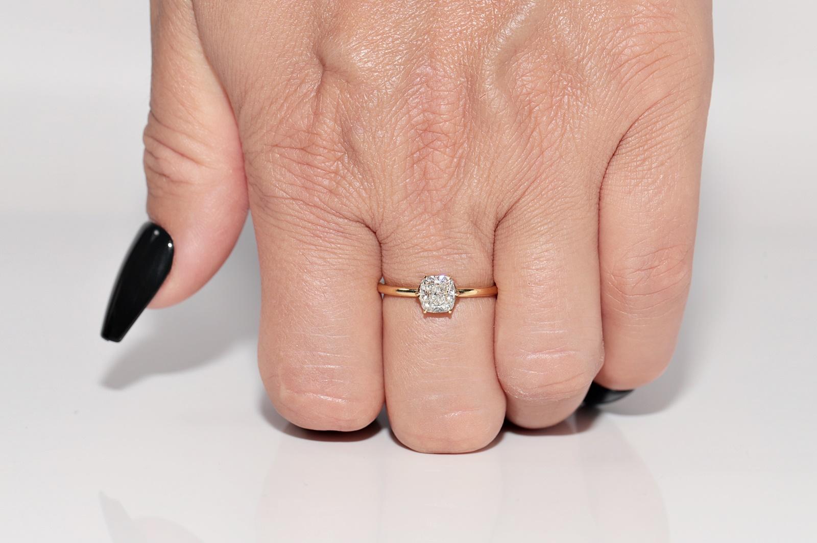 Anillo solitario decorado con diamantes naturales talla cojín de oro de 18k de nueva factura en venta 9