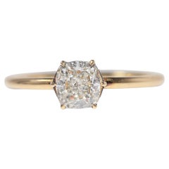 New Made 18k Gold Natural Cushion Cut Diamond Decorated Solitaire Ring