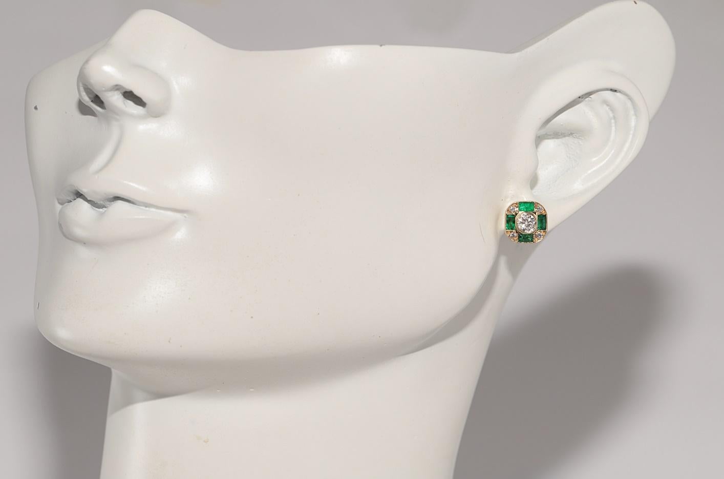 New Made 18k Gold Natural Diamond And Baguette Cut Emerald Stud Earring For Sale 9