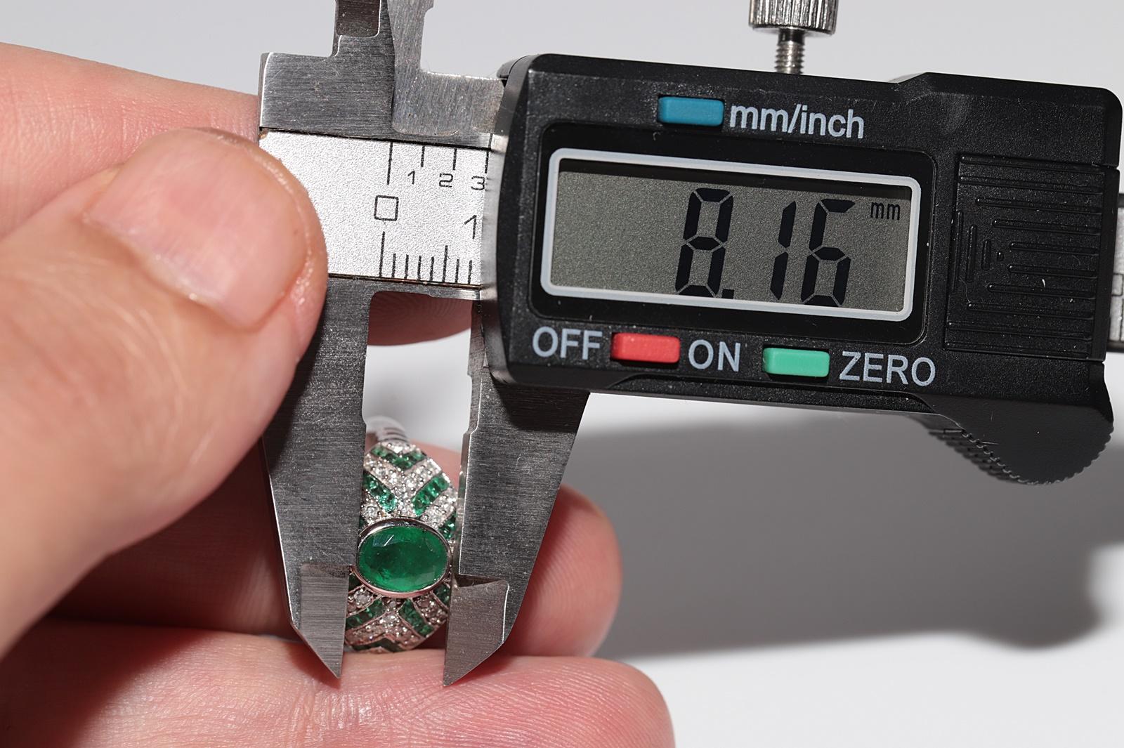 Neuer 18 Karat Gold Smaragdring mit natürlichem Diamanten im Kaliberschliff und Smaragd im Ovalschliff im Angebot 7