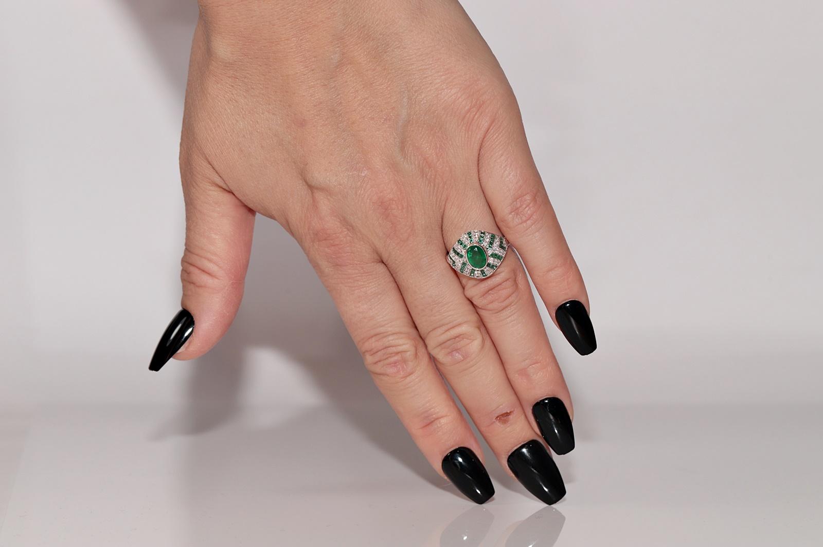 Neuer 18 Karat Gold Smaragdring mit natürlichem Diamanten im Kaliberschliff und Smaragd im Ovalschliff im Angebot 8