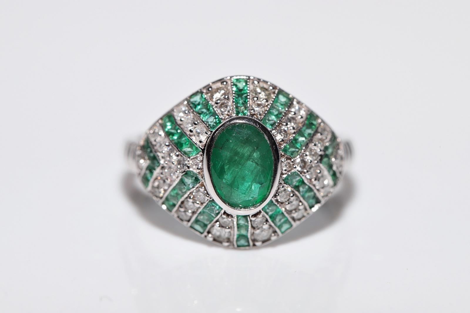 Neuer 18 Karat Gold Smaragdring mit natürlichem Diamanten im Kaliberschliff und Smaragd im Ovalschliff (Brillantschliff) im Angebot