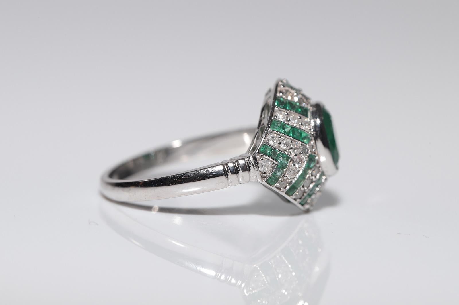 Neuer 18 Karat Gold Smaragdring mit natürlichem Diamanten im Kaliberschliff und Smaragd im Ovalschliff Damen im Angebot