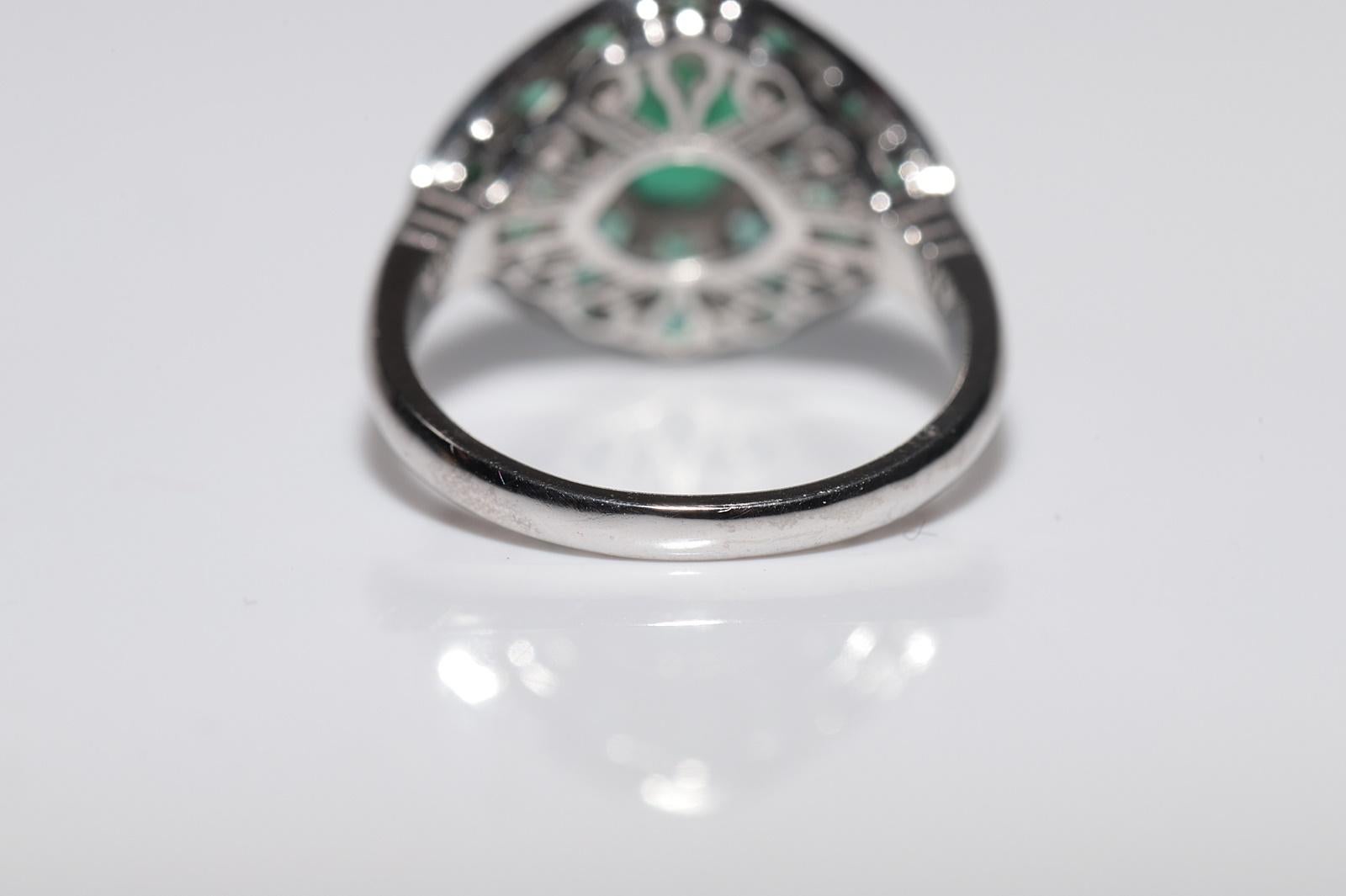 Neuer 18 Karat Gold Smaragdring mit natürlichem Diamanten im Kaliberschliff und Smaragd im Ovalschliff im Angebot 2