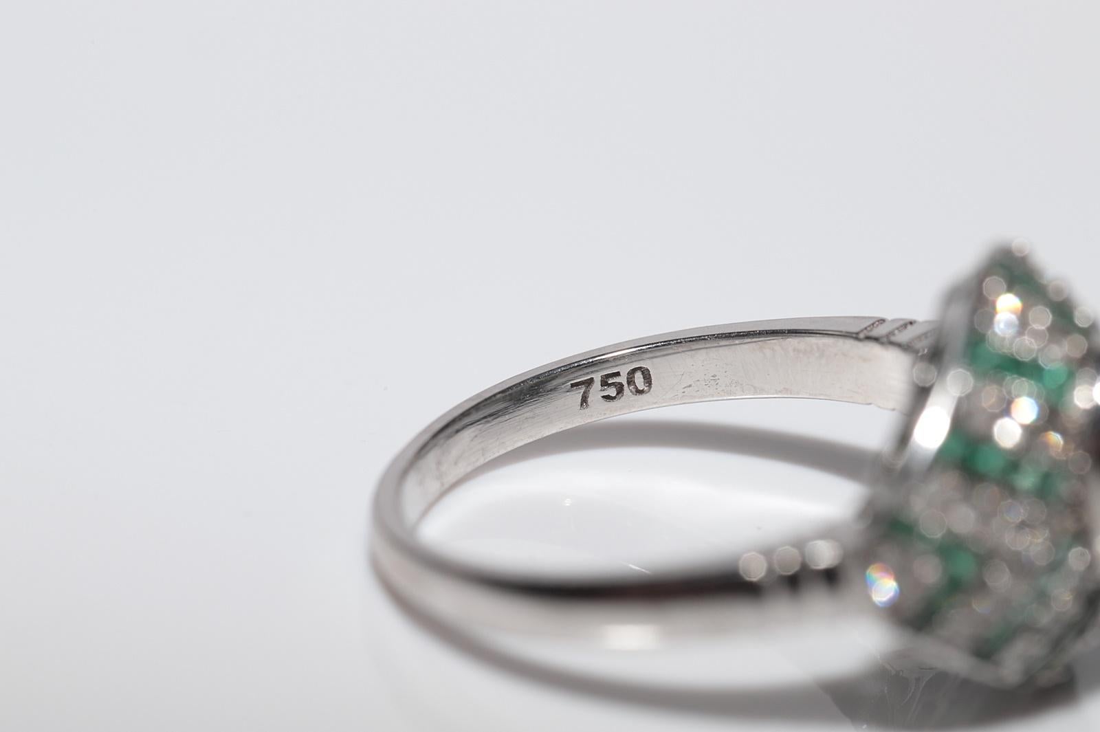 Neuer 18 Karat Gold Smaragdring mit natürlichem Diamanten im Kaliberschliff und Smaragd im Ovalschliff im Angebot 3