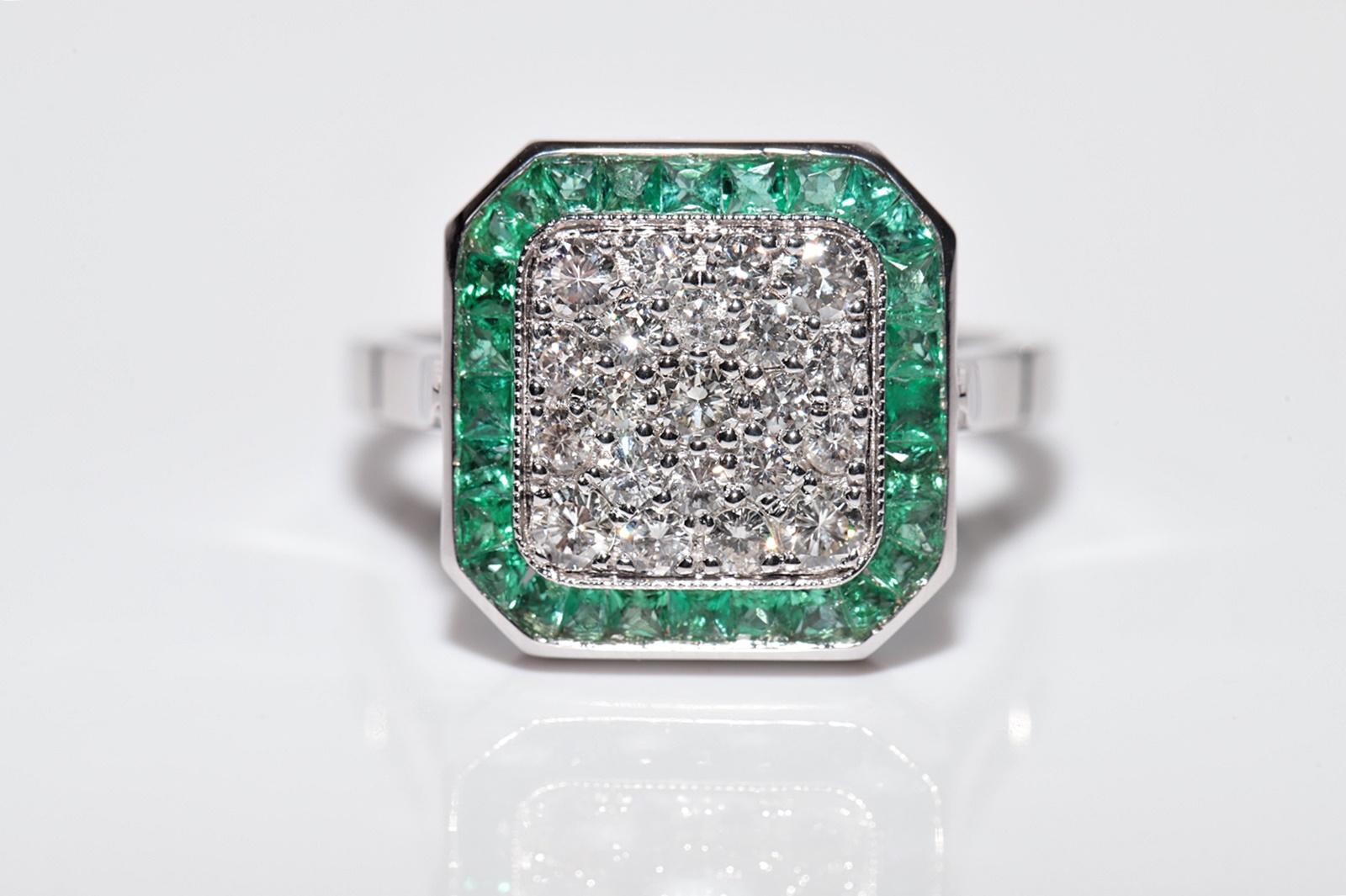 Neuer 18 Karat Gold Natürlicher Diamant und Smaragd im Kaliberschliff Smaragd Dekorierter Ring (Brillantschliff) im Angebot