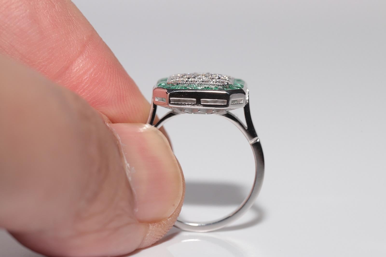 Neuer 18 Karat Gold Natürlicher Diamant und Smaragd im Kaliberschliff Smaragd Dekorierter Ring im Angebot 1