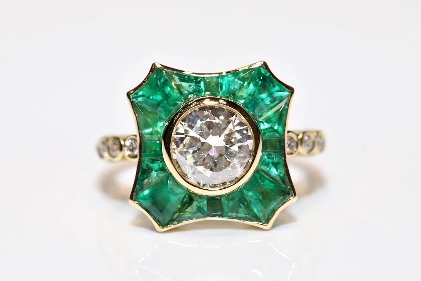 Moderne New Made Bague en or 18k avec diamant naturel et émeraude de taille calibre en vente