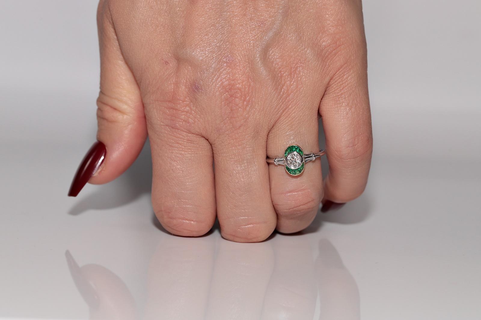 Anillo solitario de diamante natural y esmeralda talla calibre en oro de 18k de nueva factura en venta 9