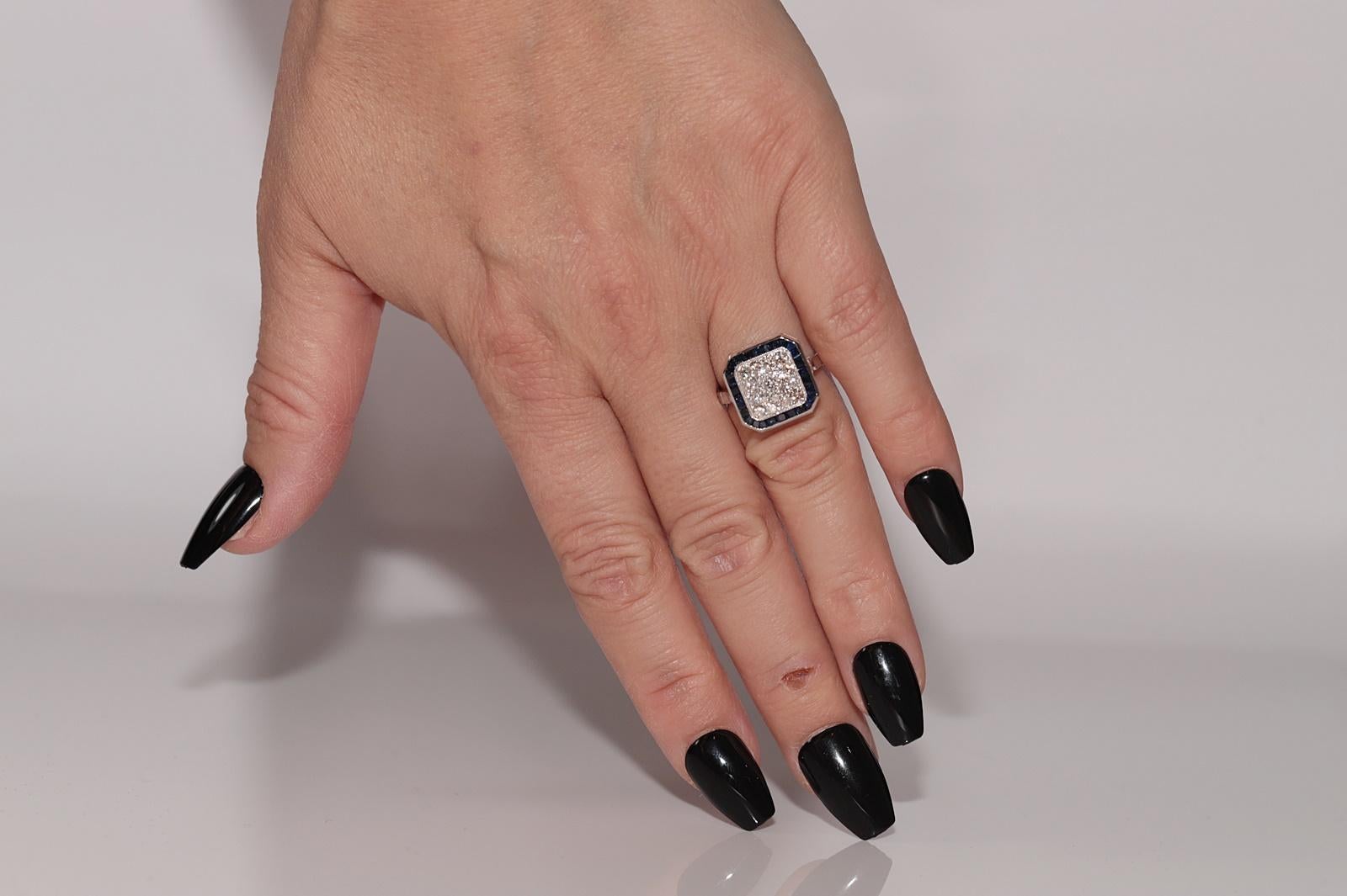 Anillo decorado con diamantes naturales y zafiros talla calibre en oro de 18k de nueva factura en venta 6