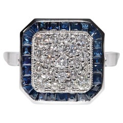 Bague de fabrication récente en or 18 carats décorée de diamants naturels et de saphirs taille calibre