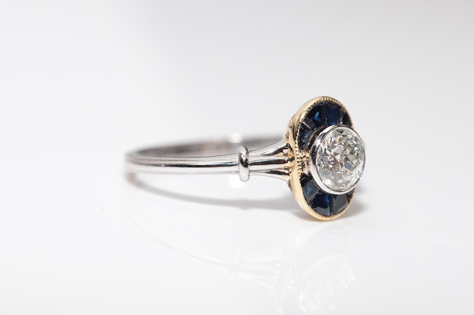 New Made 18k Gold Natural  Diamond And Caliber Cut Sapphire Solitaire Ring For Sale 4