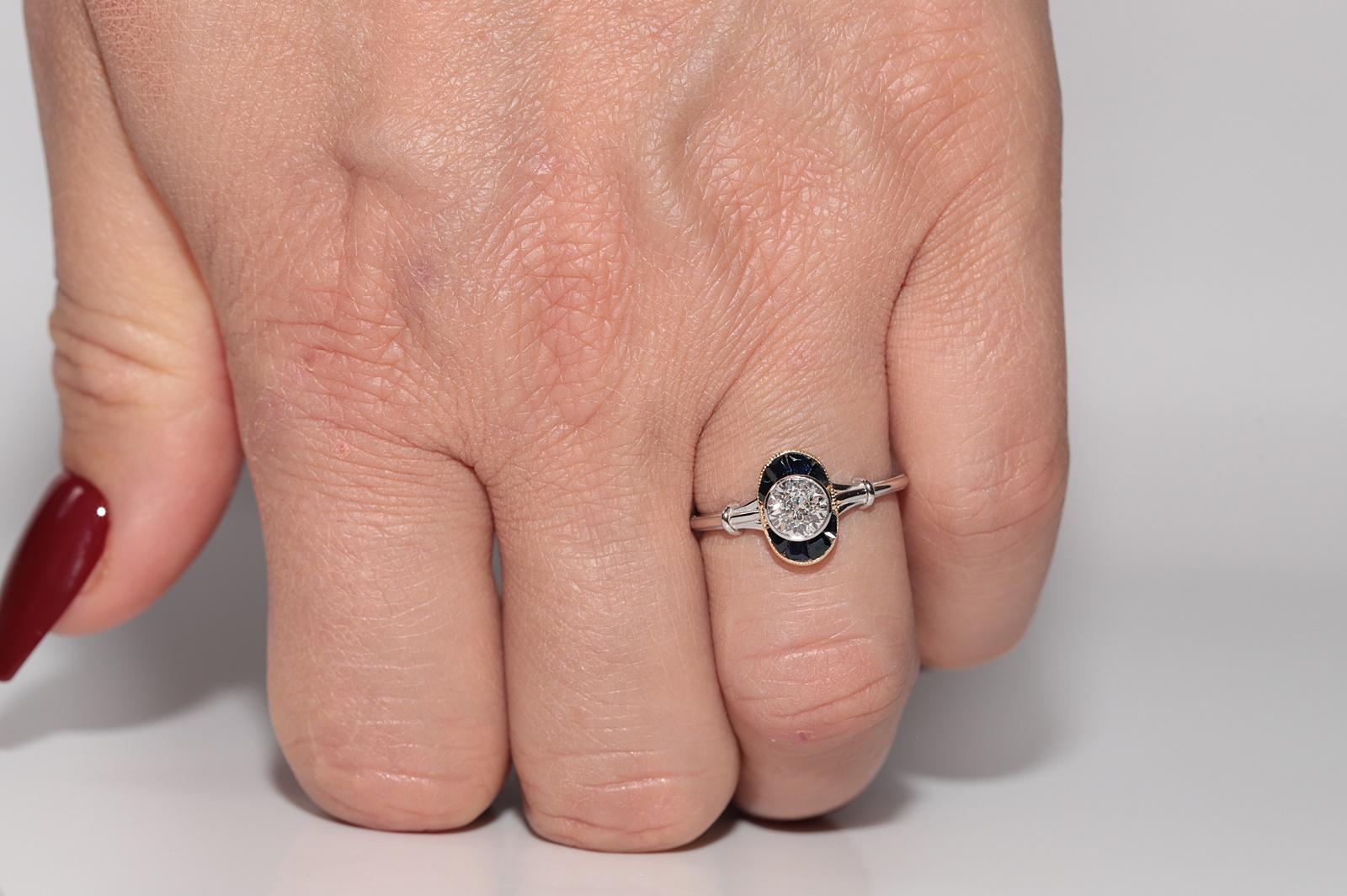 Modern New Made 18k Gold Natural  Diamond And Caliber Cut Sapphire Solitaire Ring For Sale