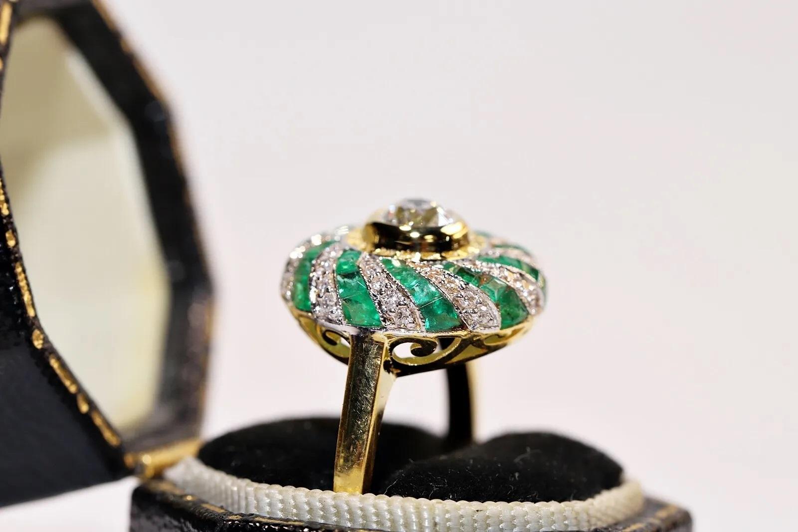 En très bon état.
Le poids total est de 4.8 grammes.
Le diamant central est de 0,35 carat.
Le diamant latéral total est de 0,24 carat.
Le diamant est  Couleur G-H et clarté vvs-vs.
Totalement en émeraude de 1,90 carat.
La taille de la bague est US