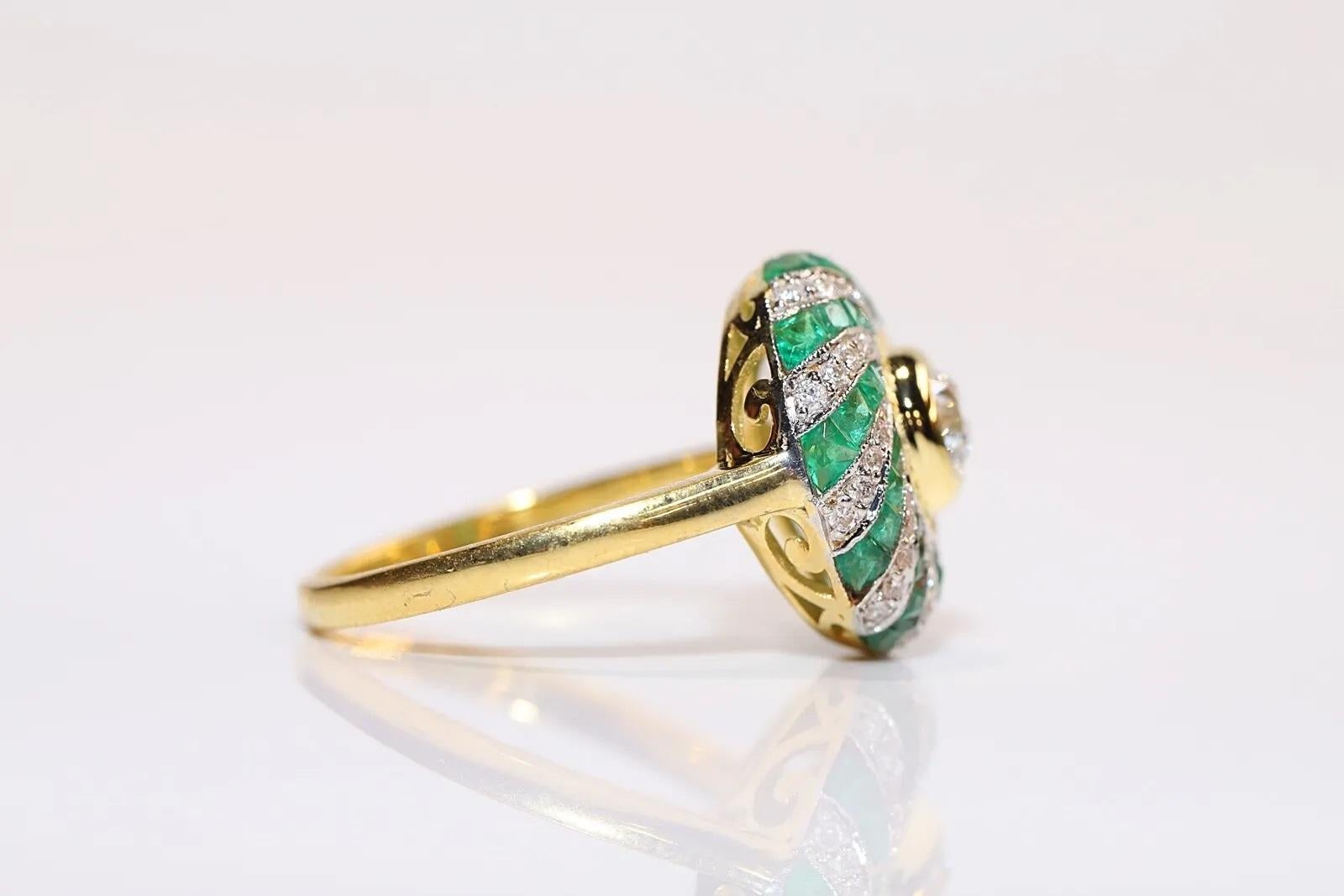 Women's New Made 18k Gold Natural Diamond And Caliber Emerald Decorated Cocktail Ring For Sale