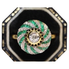 New Made 18k Gold Natural Diamond And Caliber Emerald Decorated Cocktail Ring