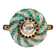 New Made 18k Gold Natural Diamond And Caliber Emerald Decorated Cocktail Ring