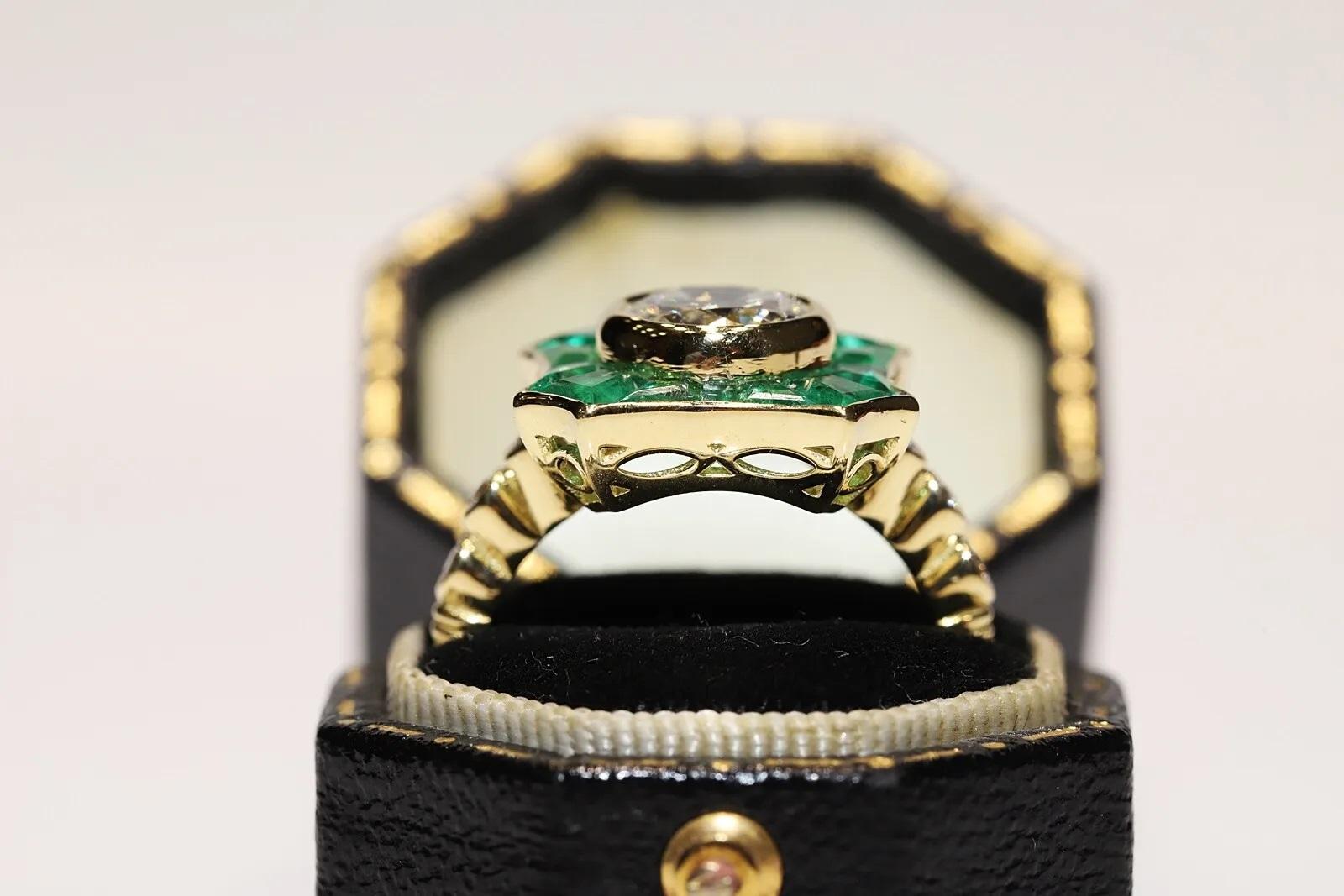 Neu hergestellter 18 Karat Gold Natürlicher Diamant und Kaliber Smaragd Dekorierter Ring im Angebot 4