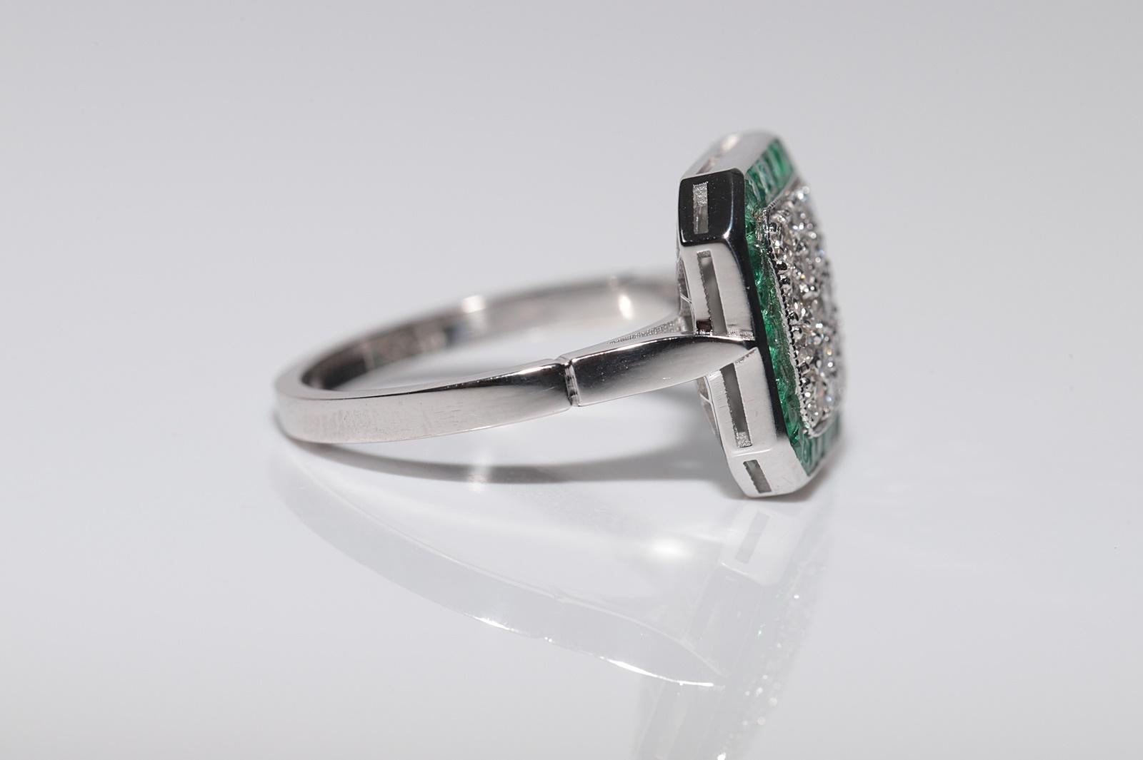 Neuer 18 Karat Gold Natürlicher Diamant und Smaragd im Kaliberschliff Smaragd Dekorierter Ring Damen im Angebot