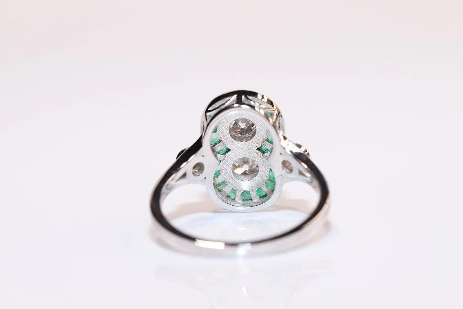 New Made  18k Gold Natural Diamond And Caliber Emerald Decorated Ring For Sale 1