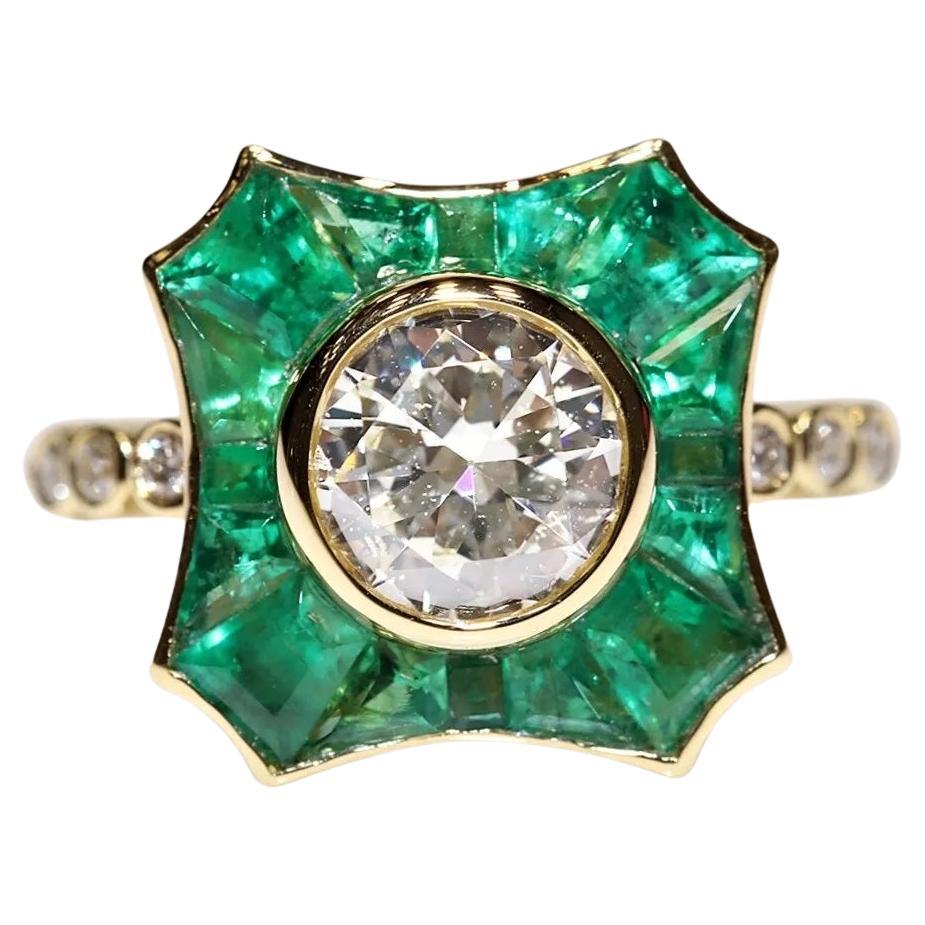 New Made 18k Gold Natural Diamond And Caliber Emerald Decorated Ring For Sale