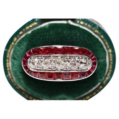Bague de fabrication récente en or 18 carats décorée de diamants naturels et de rubis calibrés