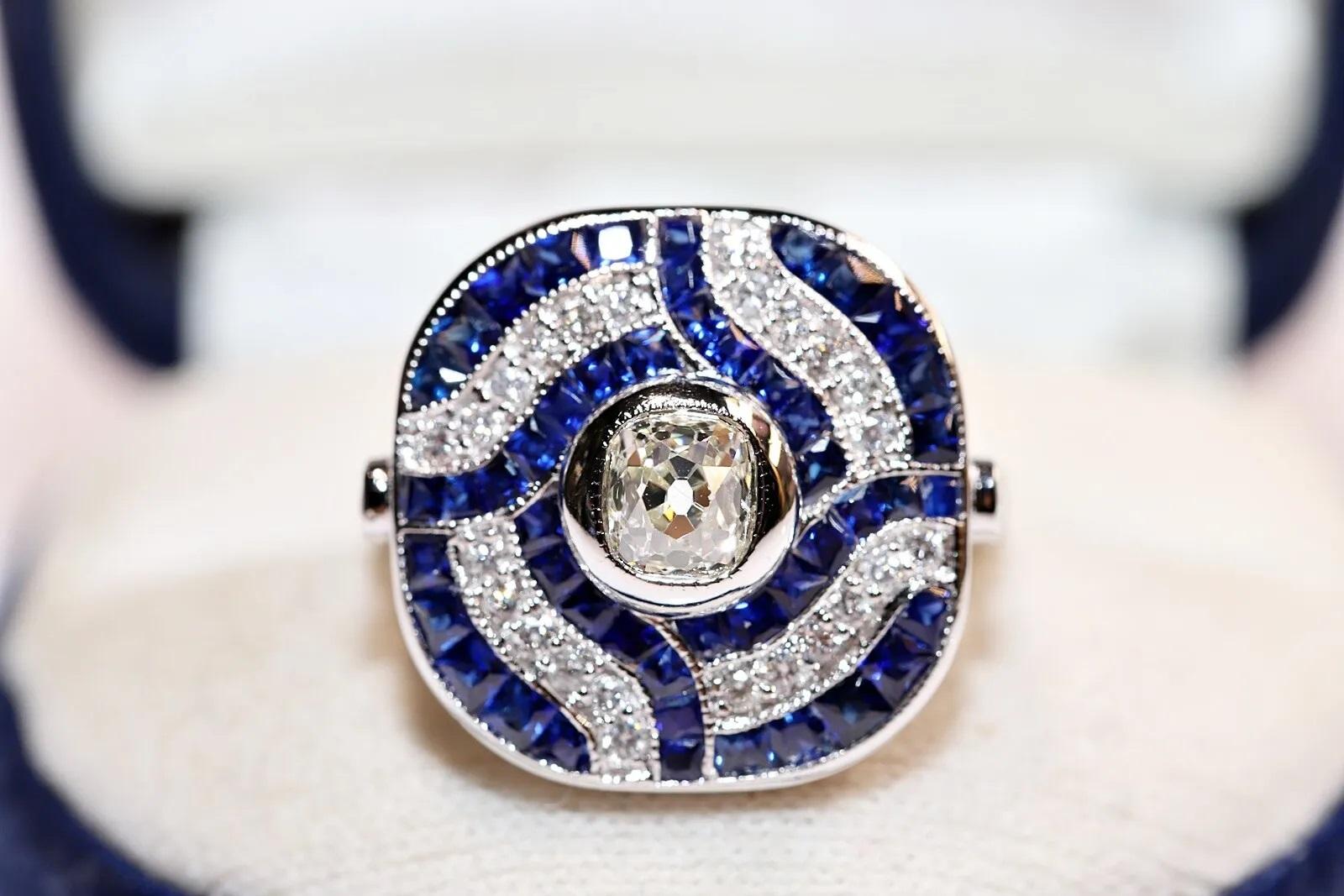 New Made 18k Gold Natural Diamond And Caliber Sapphire Decorated Ring  For Sale 5