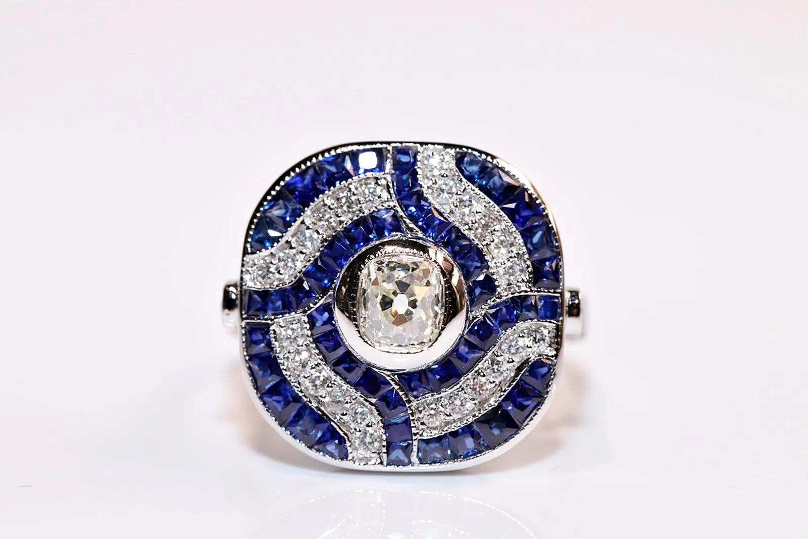 Bague de fabrication récente en or 18 carats décorée de diamants naturels et de saphirs calibrés en vente 6