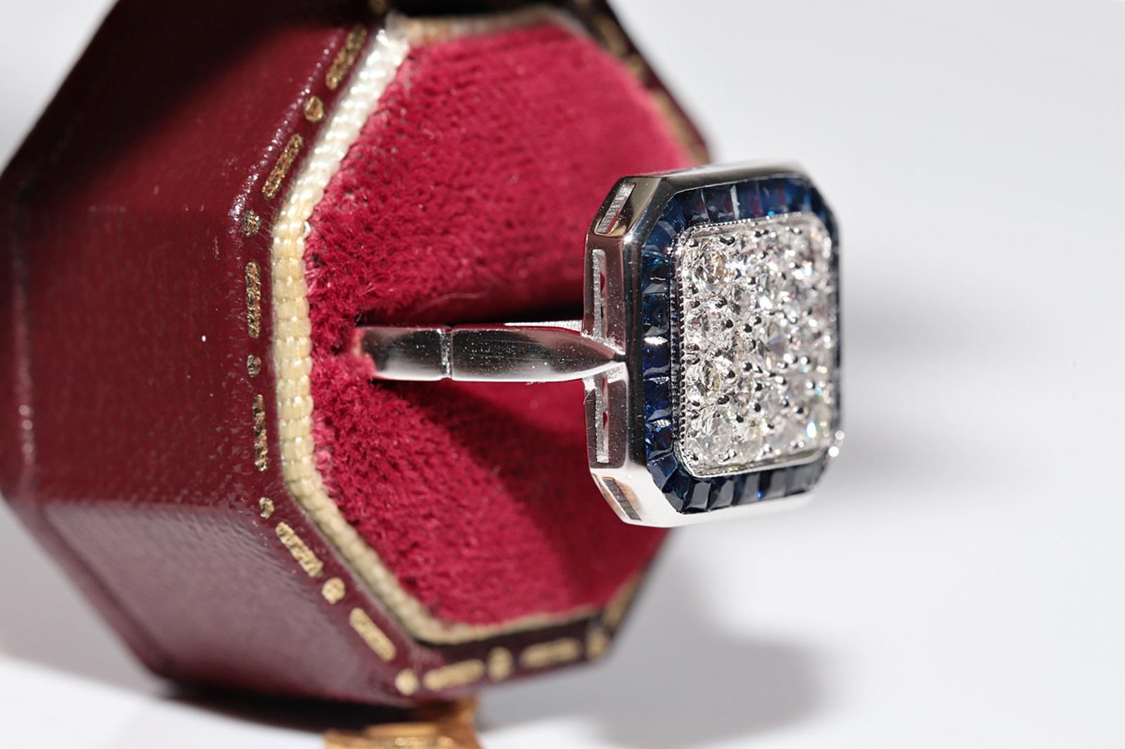 Moderne Bague de fabrication récente en or 18 carats décorée de diamants naturels et de saphirs taille calibre en vente