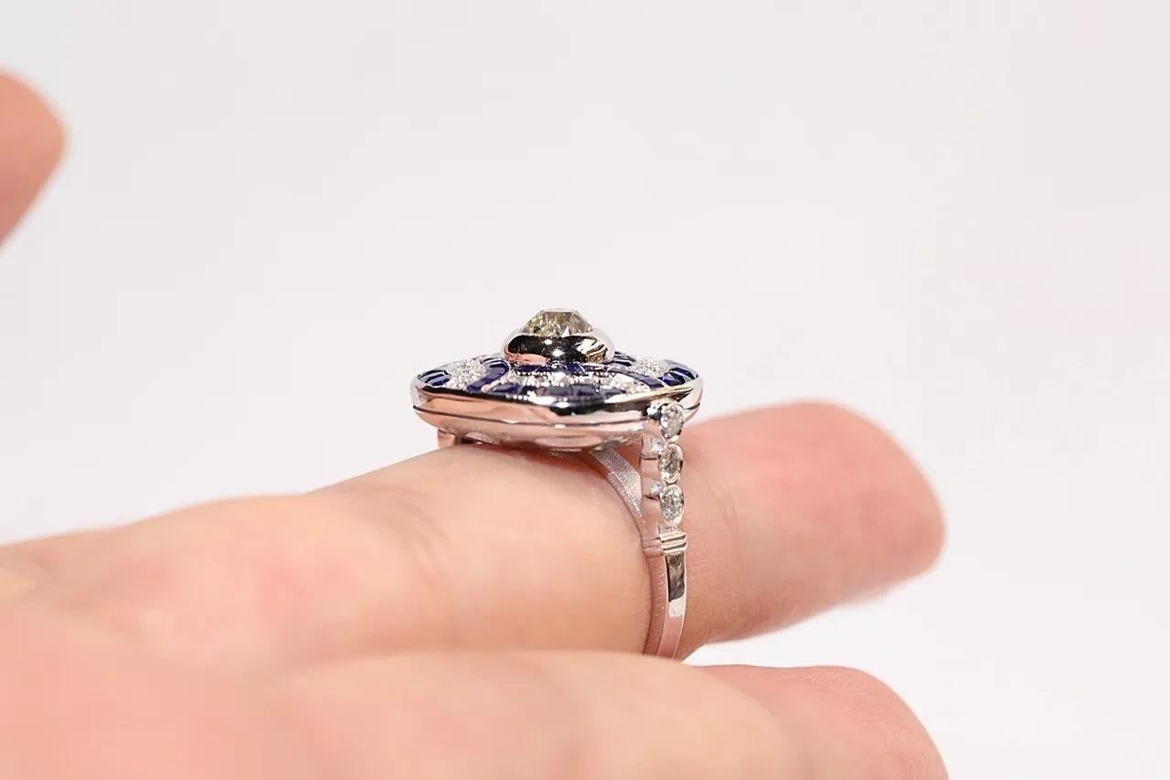 Bague de fabrication récente en or 18 carats décorée de diamants naturels et de saphirs calibrés en vente 2
