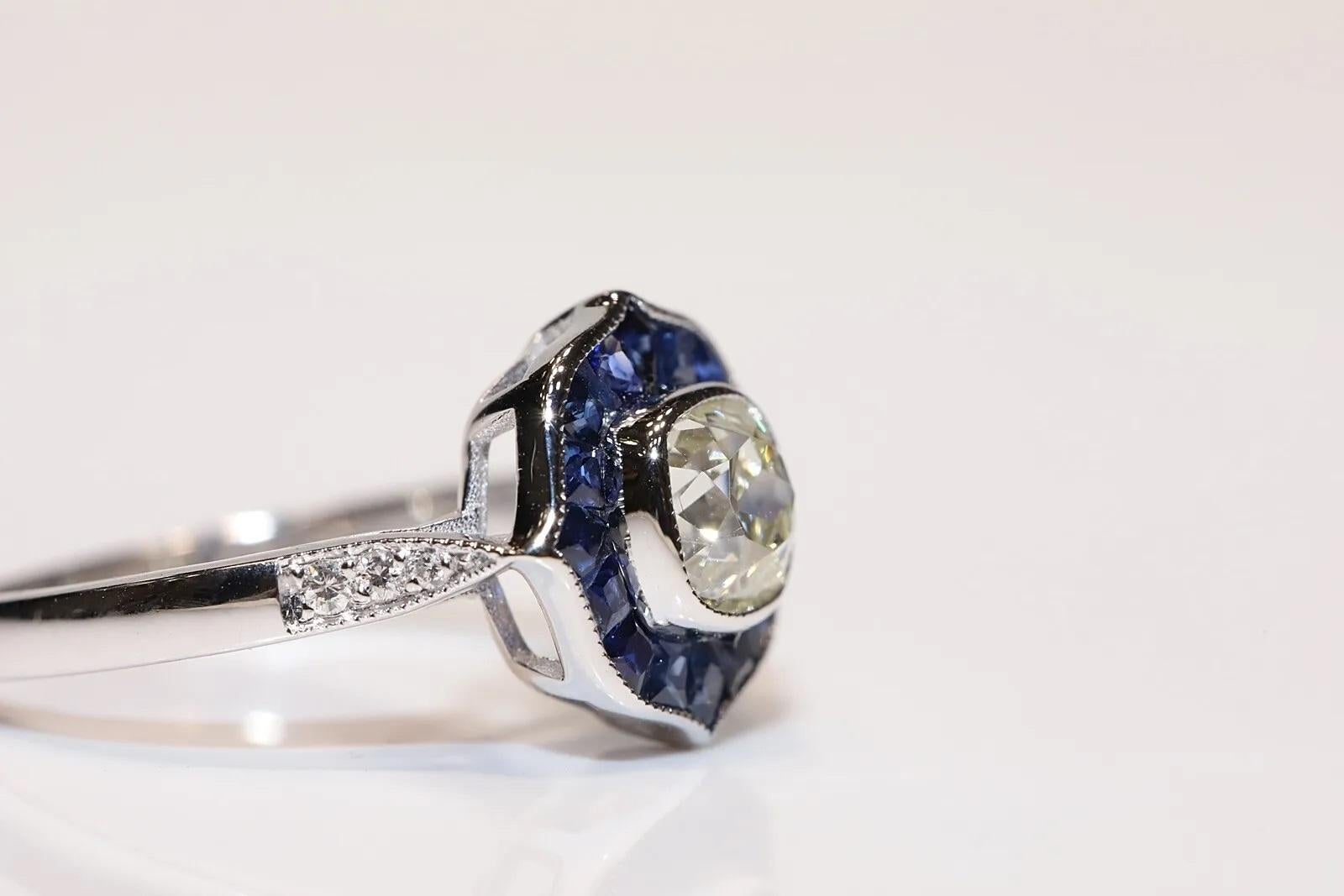 Modern New Made 18k Gold Natural Diamond And Caliber Sapphire Solitaire Ring For Sale