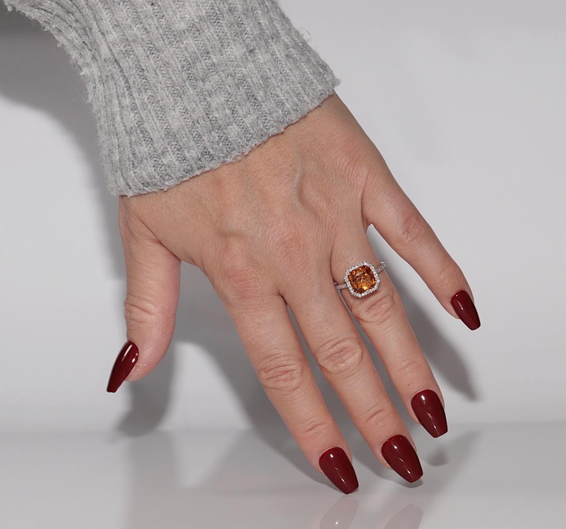 Anillo Decorado con Diamantes Naturales y Citrino en Oro de 18k de Nueva Fabricación en venta 8