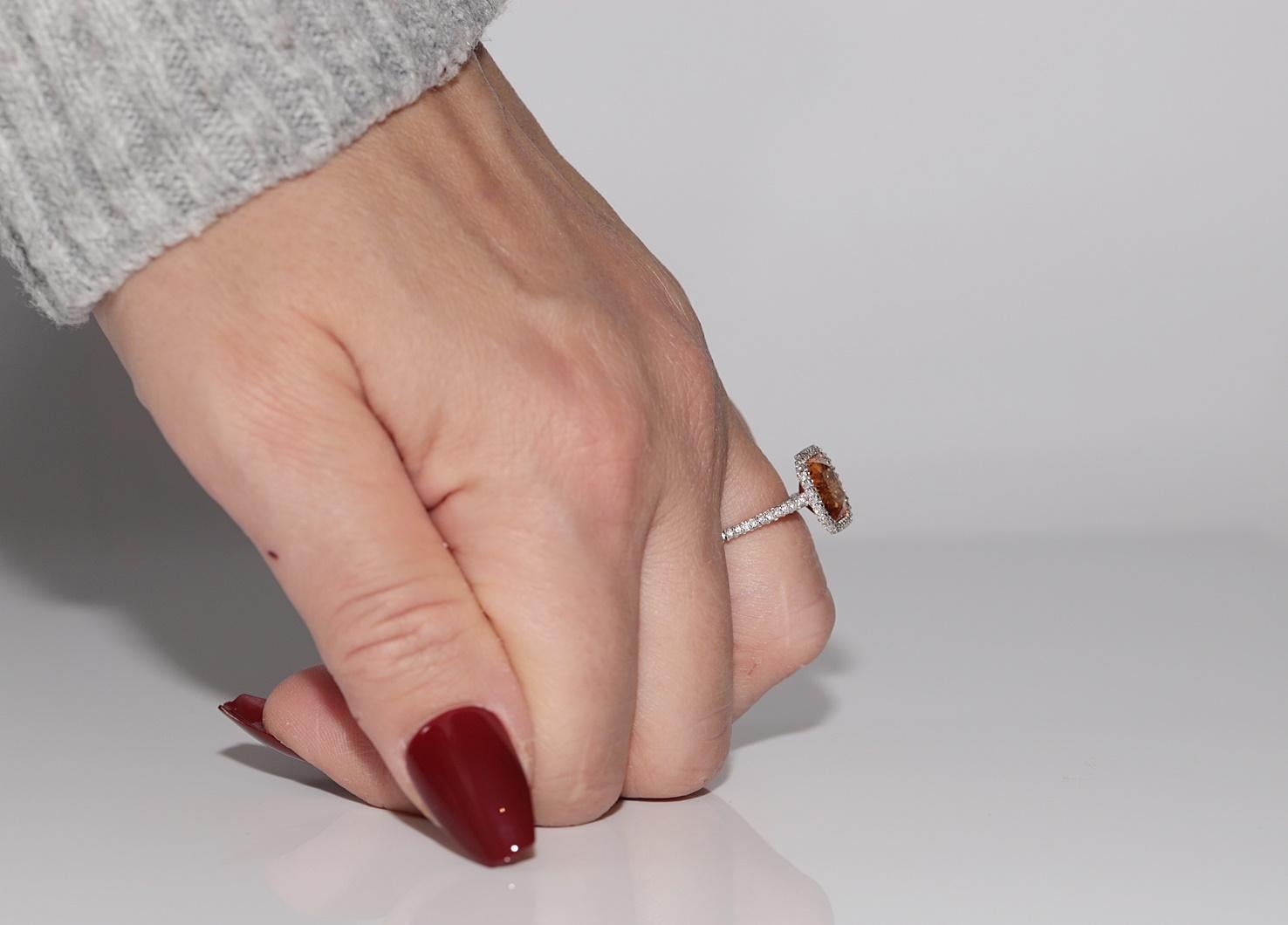 Anillo Decorado con Diamantes Naturales y Citrino en Oro de 18k de Nueva Fabricación en venta 13