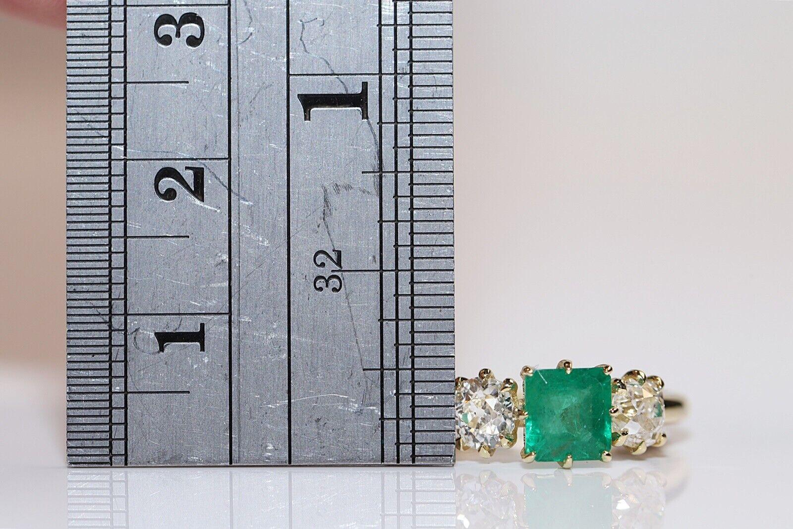 New Made 18k Gold Natural Diamond And Emerald Decorated Pretty Ring For Sale 4