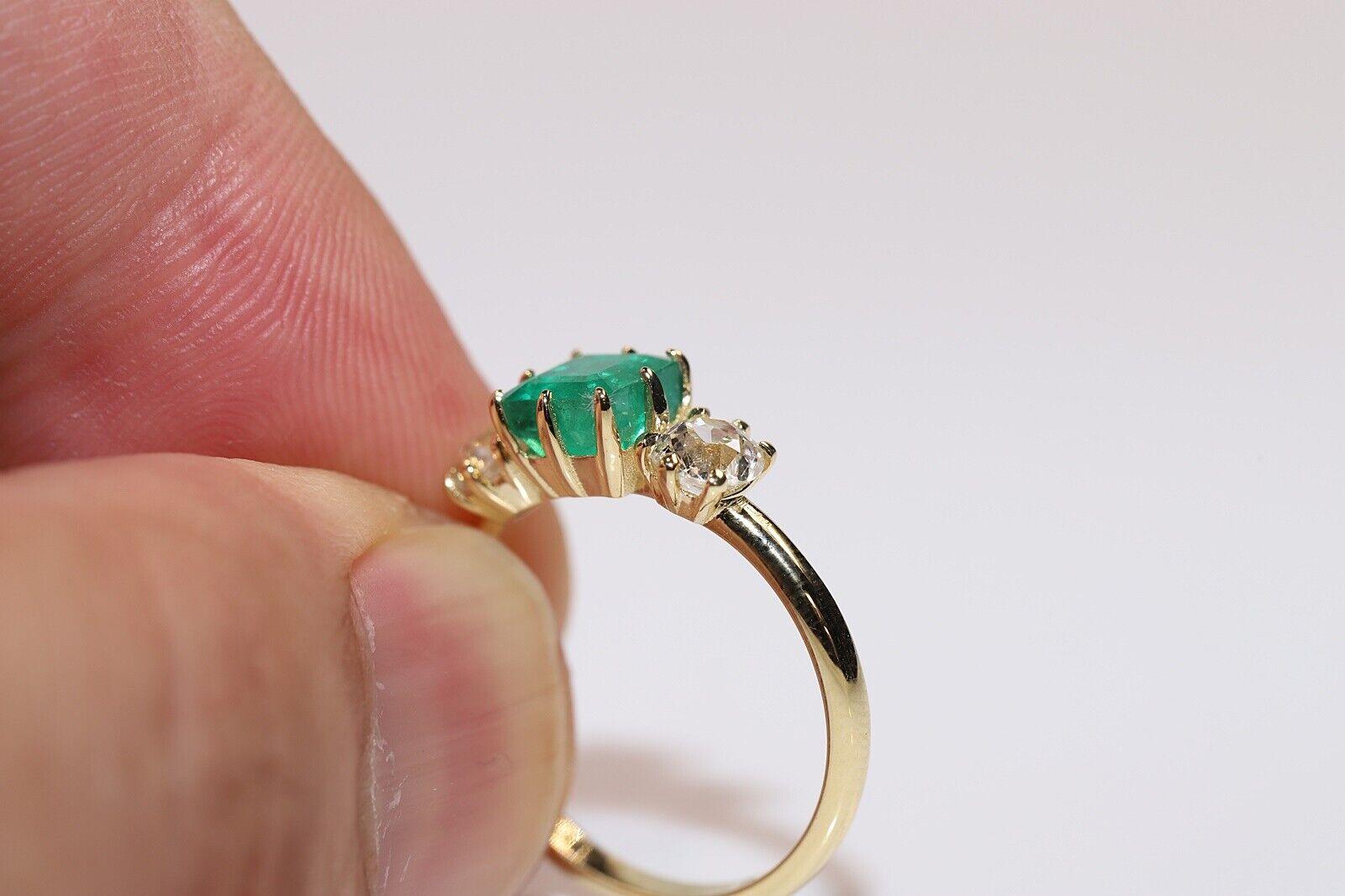 New Made 18k Gold Natural Diamond And Emerald Decorated Pretty Ring For Sale 6