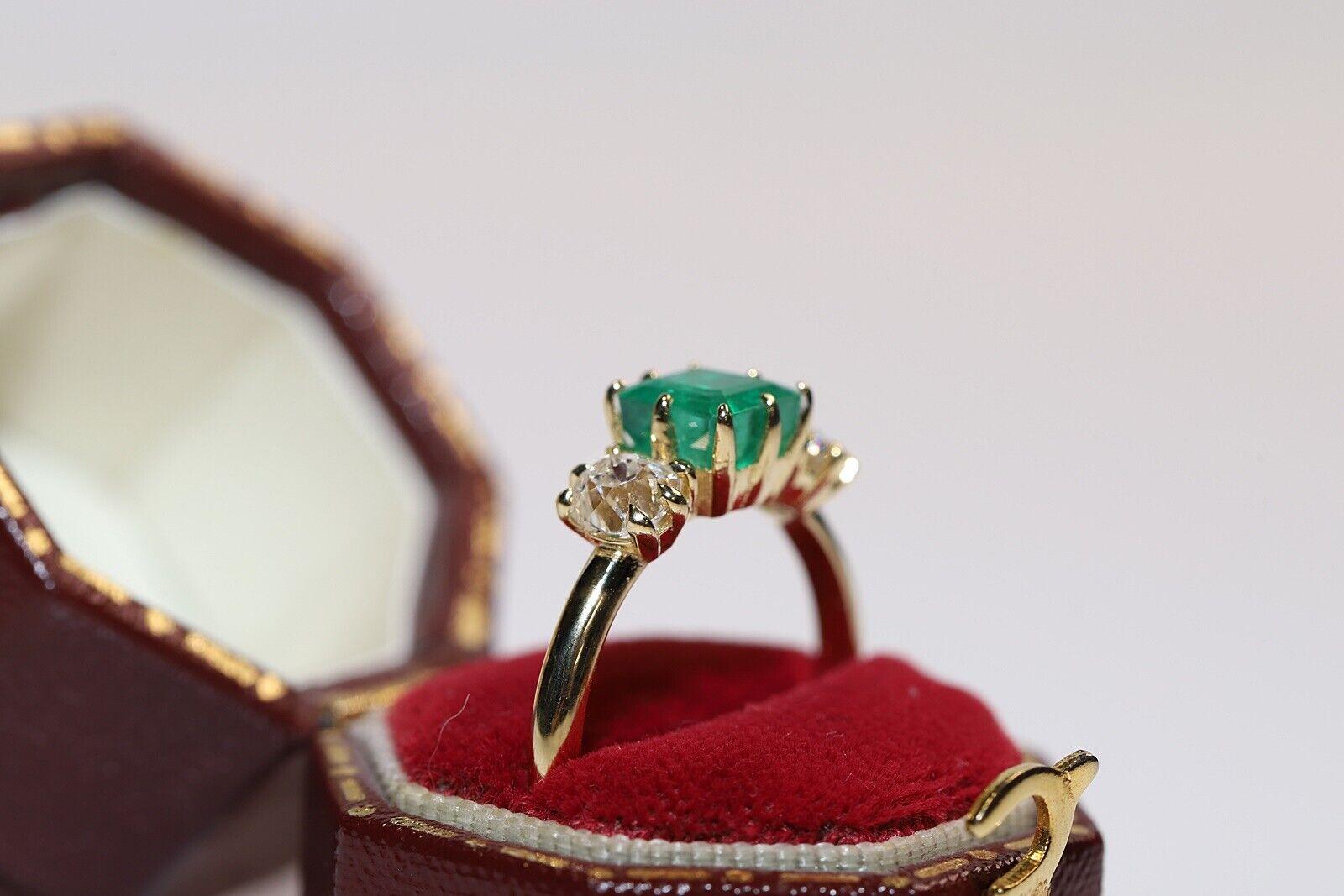 Modern New Made 18k Gold Natural Diamond And Emerald Decorated Pretty Ring For Sale