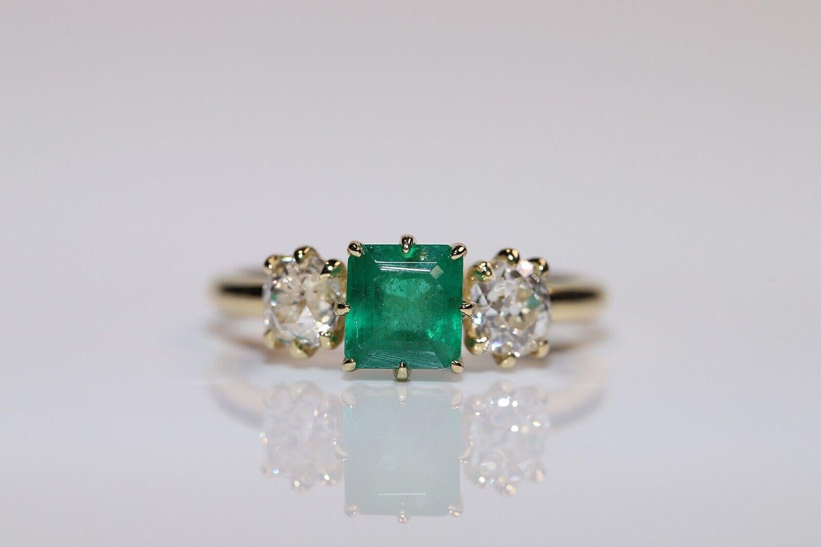 New Made 18k Gold Natural Diamond And Emerald Decorated Pretty Ring In New Condition For Sale In Fatih/İstanbul, 34
