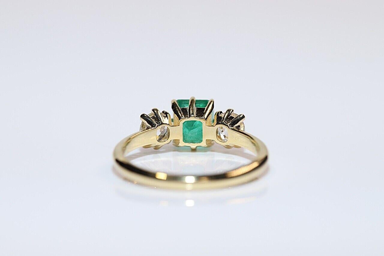 New Made 18k Gold Natural Diamond And Emerald Decorated Pretty Ring For Sale 2