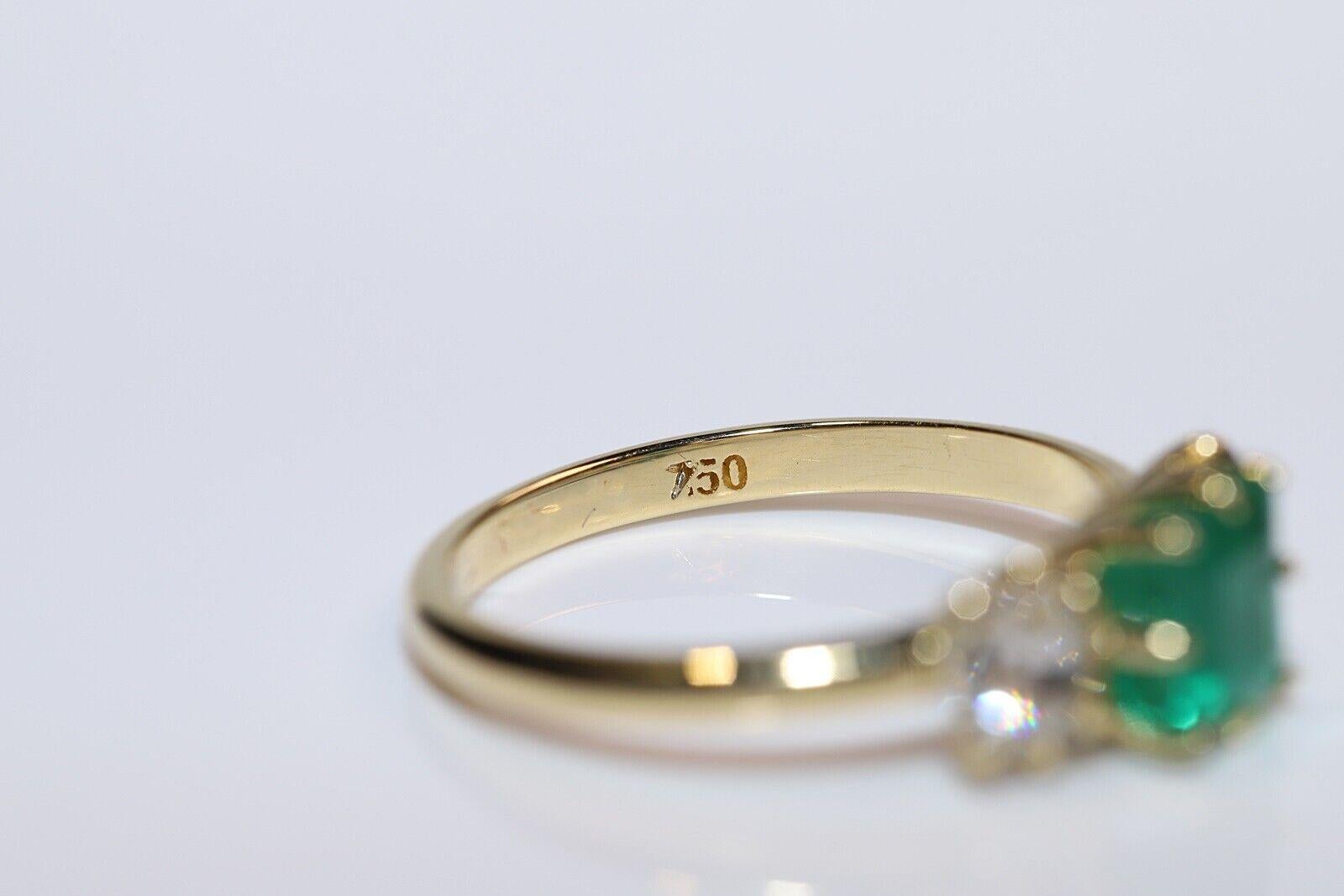 New Made 18k Gold Natural Diamond And Emerald Decorated Pretty Ring For Sale 3