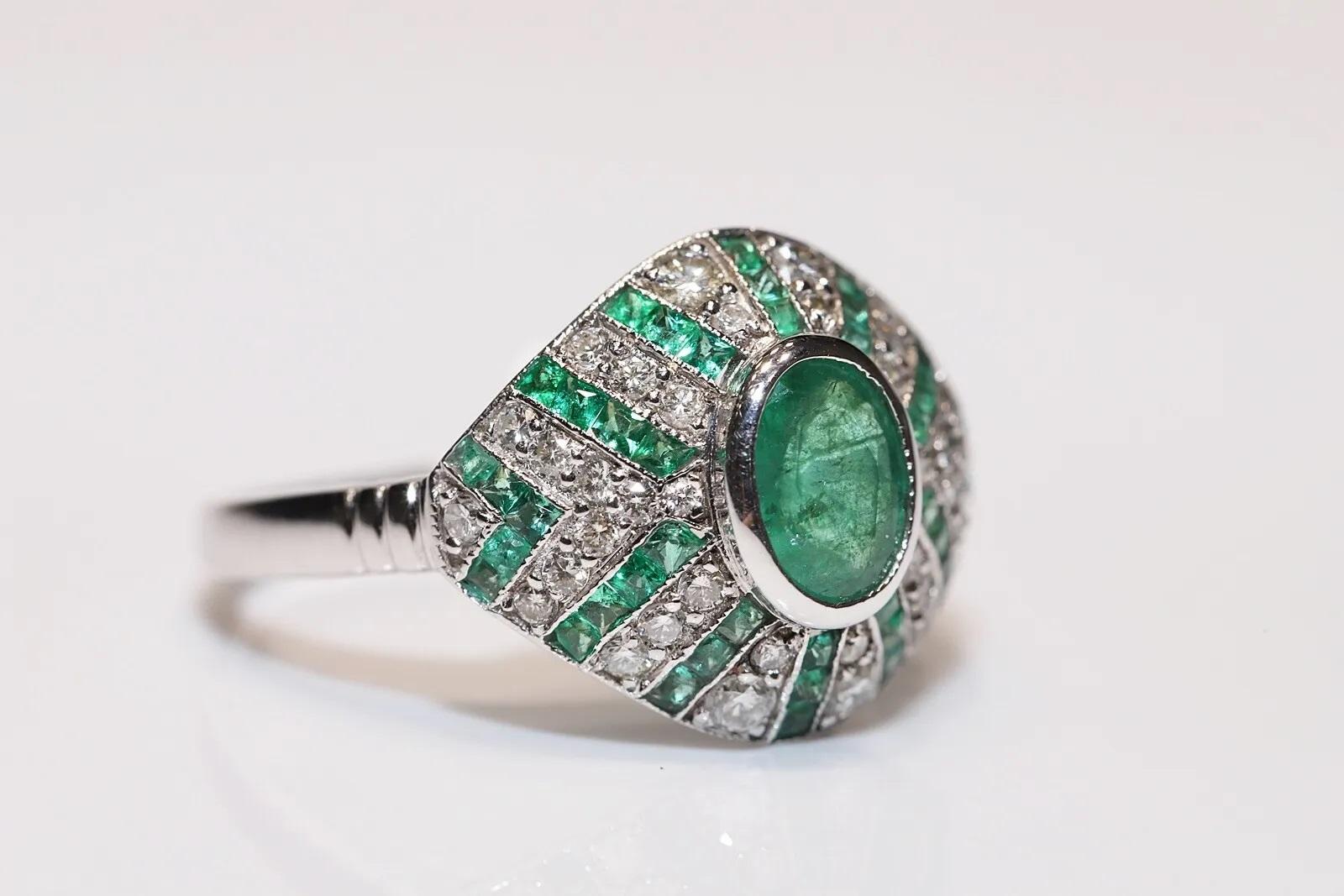 New Made 18k Gold Natural Diamond And Emerald Decorated Ring   For Sale 4