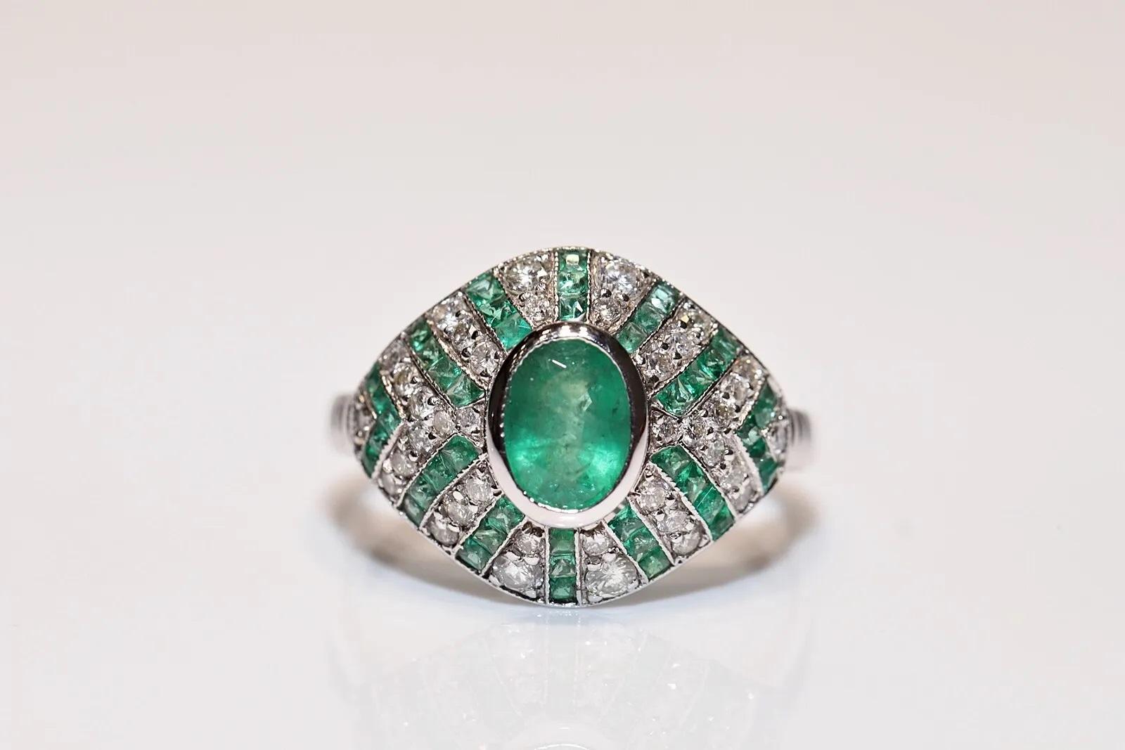 Brilliant Cut New Made 18k Gold Natural Diamond And Emerald Decorated Ring   For Sale