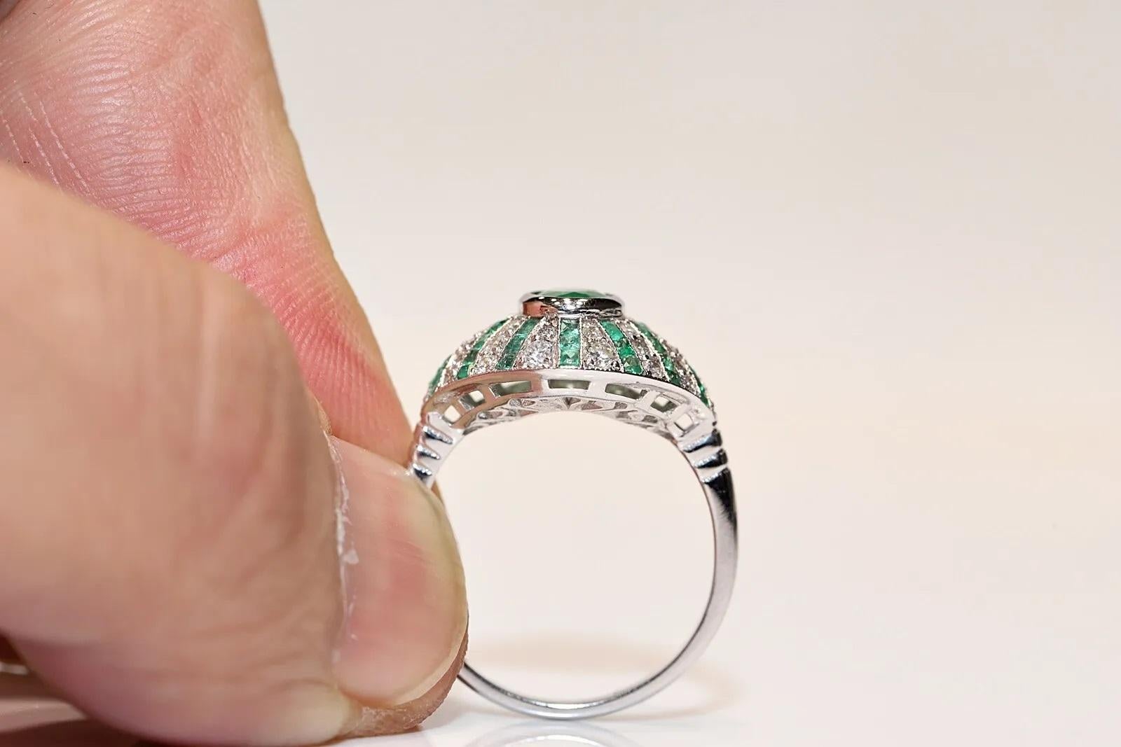 New Made 18k Gold Natural Diamond And Emerald Decorated Ring   For Sale 3