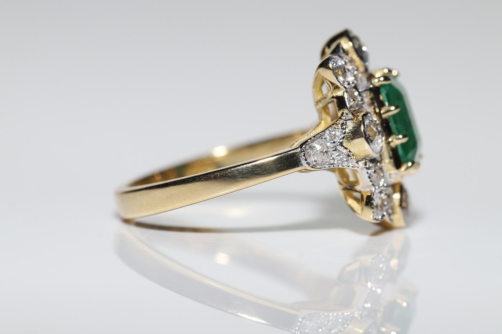New Made 18k Gold natürlichen Diamanten und Smaragd verziert Ring im Angebot 3