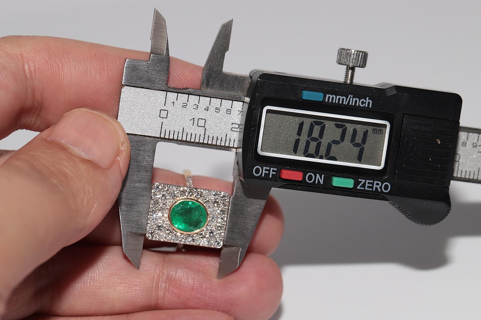 New Made 18k Gold Natural Diamond And Emerald Squre Style Ring For Sale 10