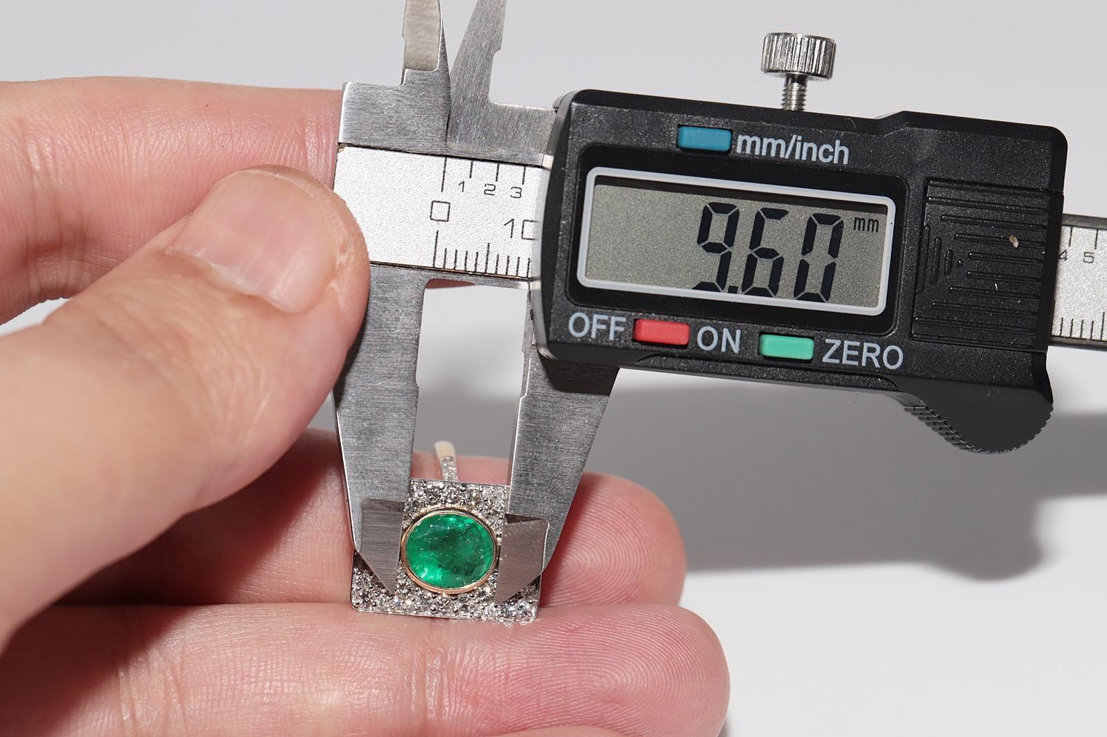 New Made 18k Gold Natural Diamond And Emerald Squre Style Ring For Sale 11