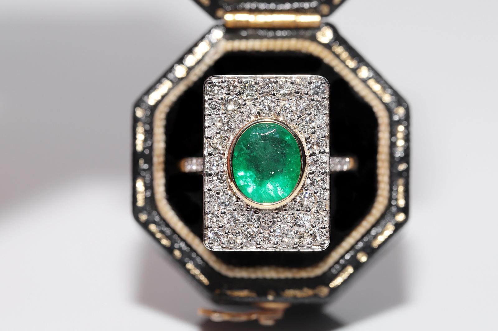 New Made 18k Gold Natural Diamond And Emerald Squre Style Ring For Sale 2
