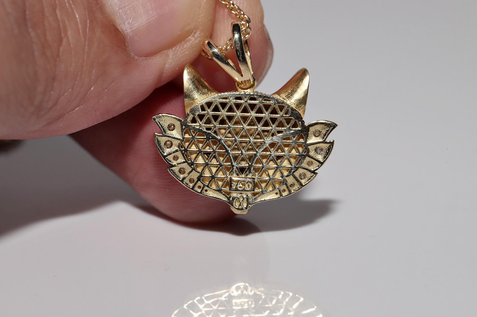 Collana con ciondolo a forma di volpe decorata con diamanti naturali e smalto, New Made 18k Gold in vendita 6