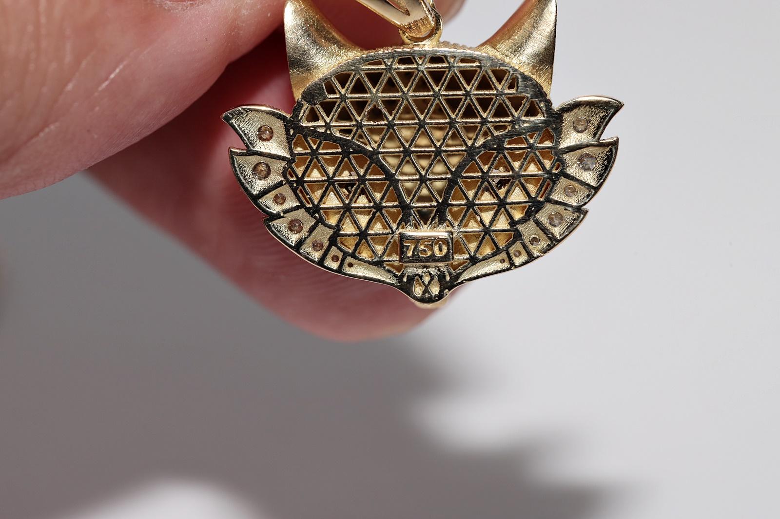 Collana con ciondolo a forma di volpe decorata con diamanti naturali e smalto, New Made 18k Gold in vendita 7